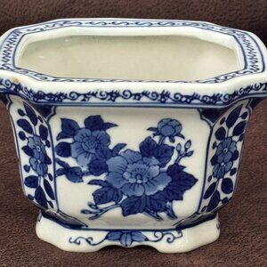 Vintage Chinese Blue & White Porcelain Planter